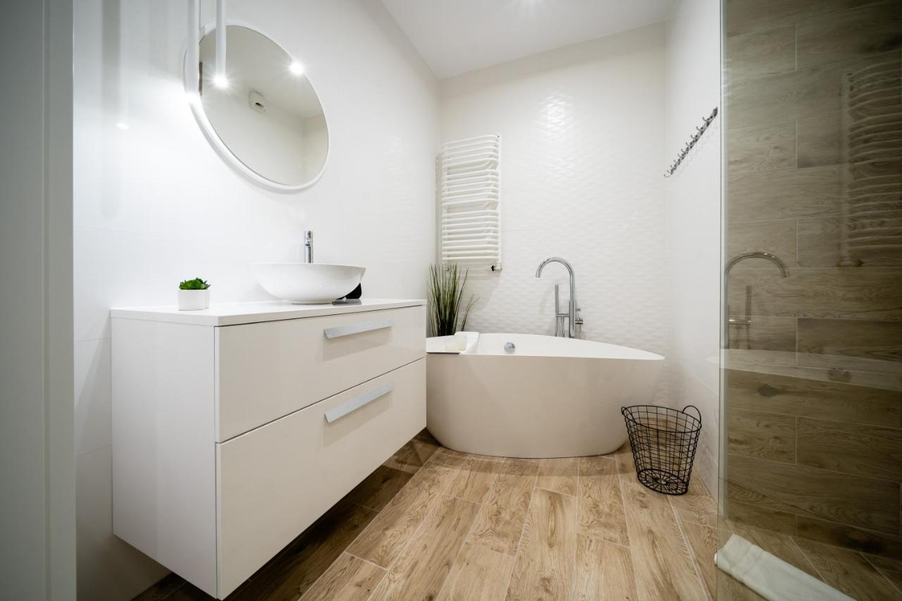 Urban Apartments Luxury Skyline Sokolska Towers 30A, 2 Free Garages, Gym & Sauna, Self Check-In Katowice Exterior foto